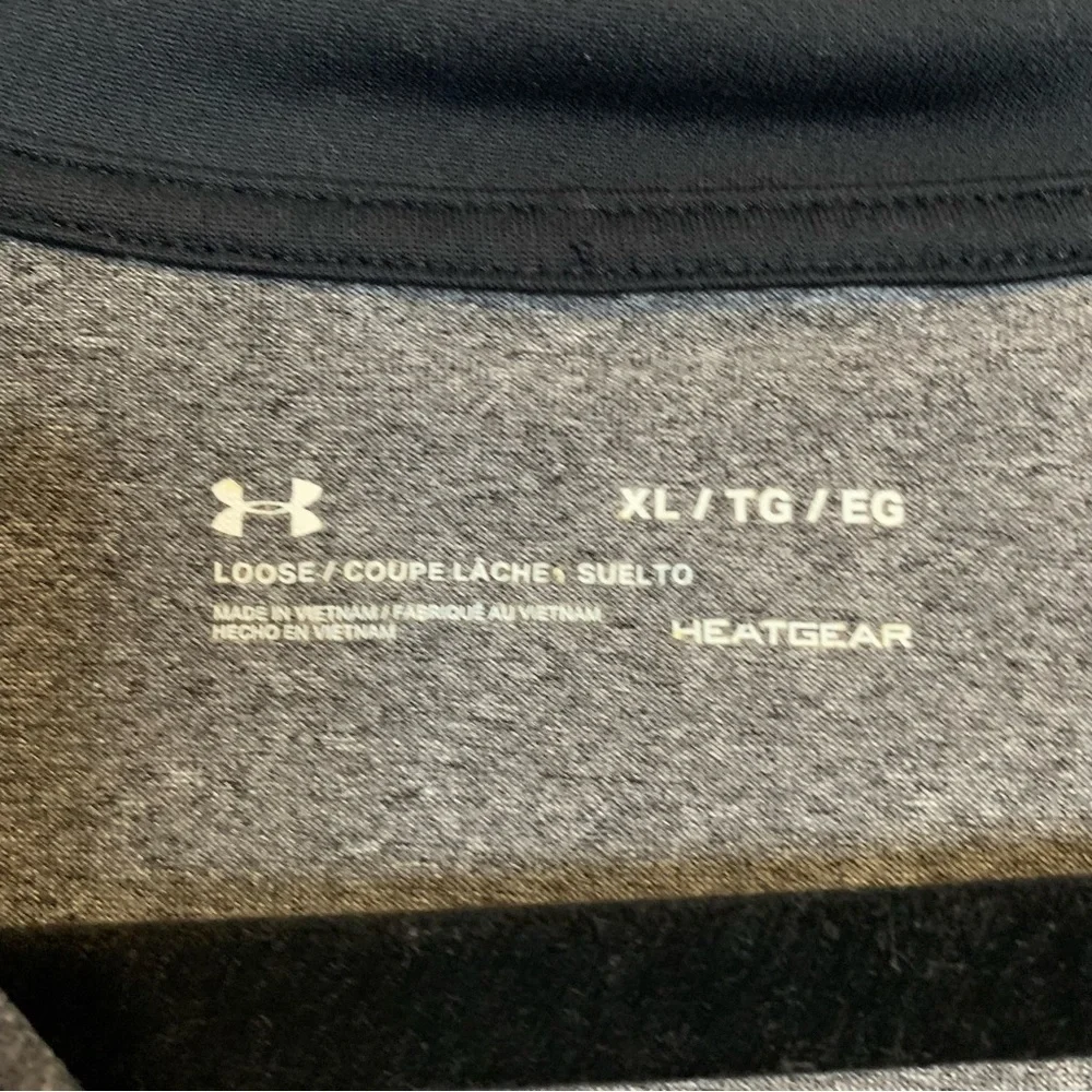 Under Armour HeatGear Gray Long Sleeve Quartezip - Size XL
